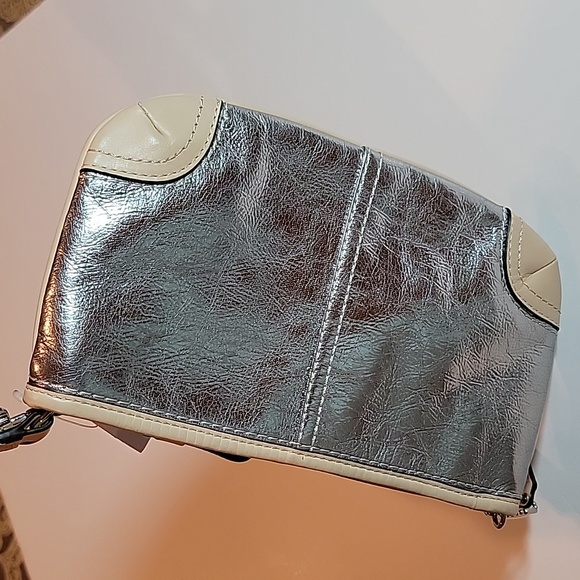 COACH | Silver Metallic Tan Wristlet - Picture 4 of 6